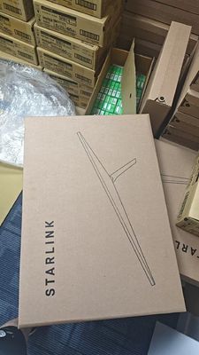 STARLINK REV4 ワイヤレス衛星通信 米国発 世界中へ X 長方形アンテナ、ルーター、パイプアダプター付き